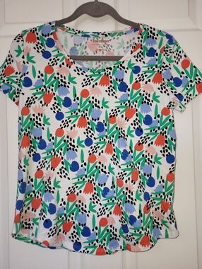 (M)⚘️Vtg JF White Short Sleeve Tee with Floral Print⚘️ Ptp 18× L22.5"